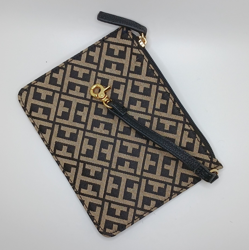 Small zipper wristlet purse